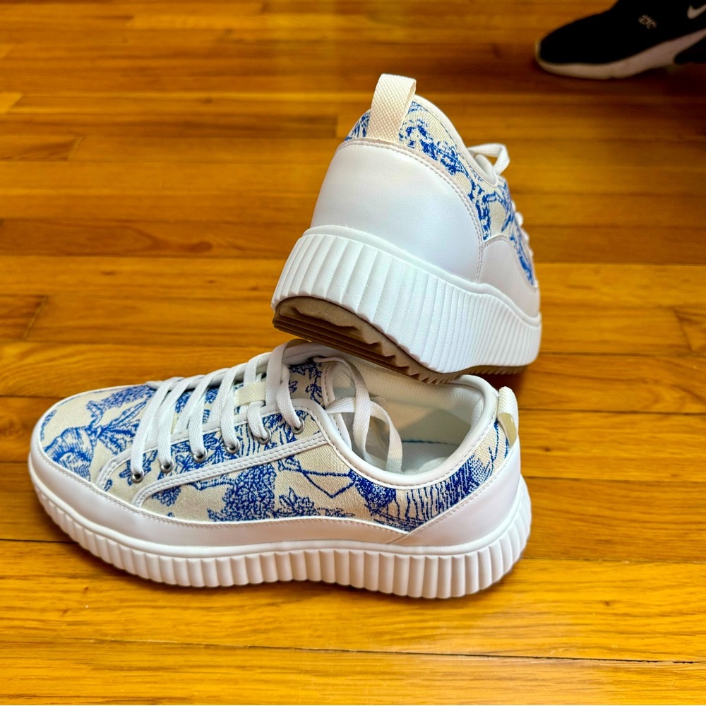 Chinoiserie Pattern Blue & White Canvas Toile Platform Sneakers NIB - Picture 5 of 11